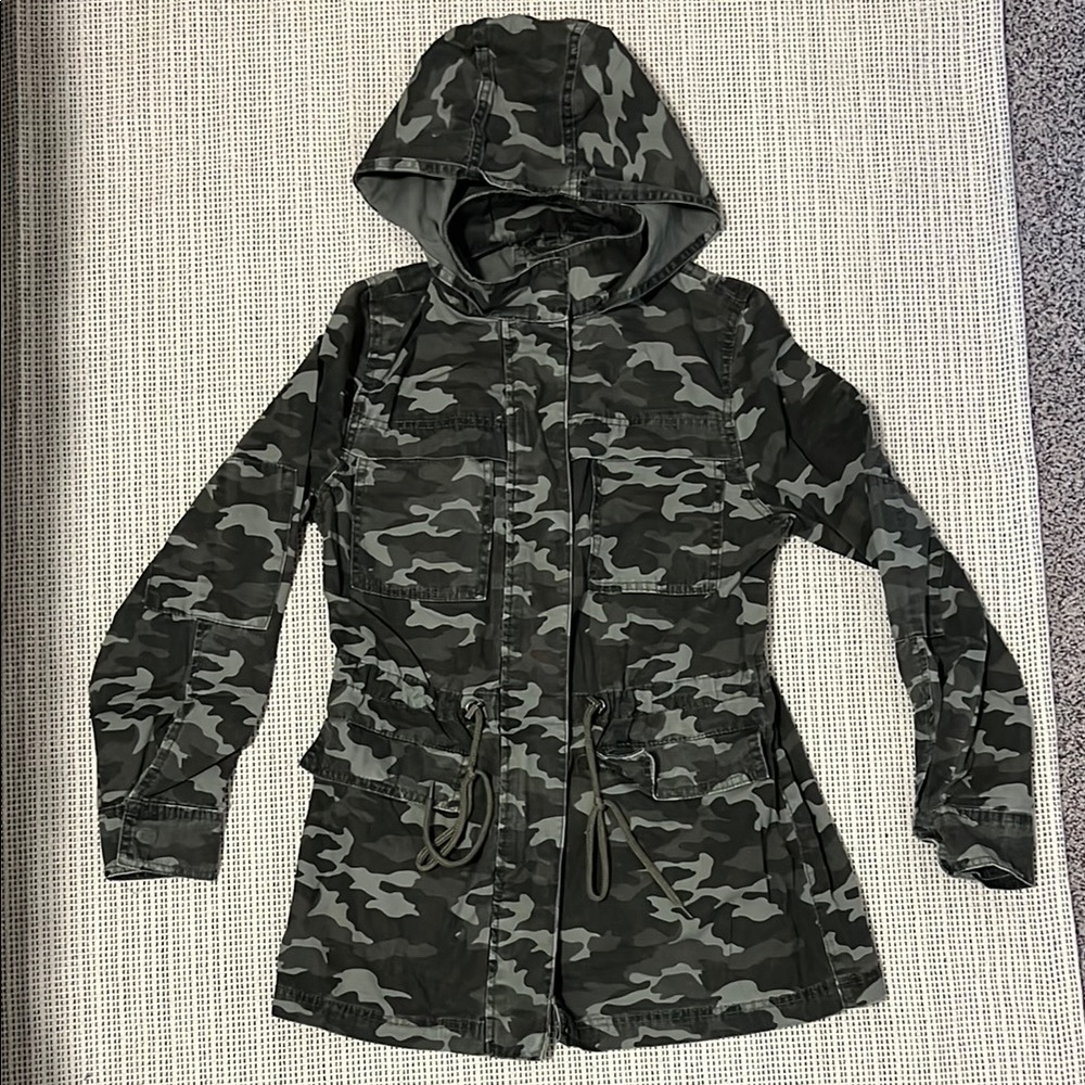 Universal Thread Gray Camo Jacket